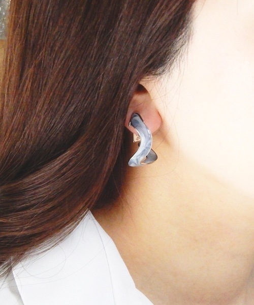 The Rule(ザルール)の「The Rule ザルール:Riviera hoop earring:リビエラ フープイヤリング(イヤリング・レディース・グレー/ピンク/ブルー/ベージュ・FREE)」の4枚目の写真