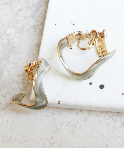 The Rule(ザルール)の「The Rule ザルール:Riviera hoop earring:リビエラ フープイヤリング(イヤリング・レディース・グレー/ピンク/ブルー/ベージュ・FREE)」の7枚目の写真