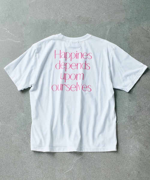 MAISON BREEZE(メゾンブリーズ)の「一枚は持っておきたいトレンドのバックプリントTシャツ♪【MAISON BREEZE】Happines…メッセージオーバーサイズバックプリントTシャツ(Tシャツ/カットソー・レディース・ピンク/グリーン/ブラック系その他2/ブラック系1・FREE)」の1枚目の写真