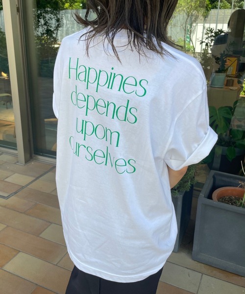 MAISON BREEZE(メゾンブリーズ)の「一枚は持っておきたいトレンドのバックプリントTシャツ♪【MAISON BREEZE】Happines…メッセージオーバーサイズバックプリントTシャツ(Tシャツ/カットソー・レディース・ピンク/グリーン/ブラック系その他2/ブラック系1・FREE)」の4枚目の写真