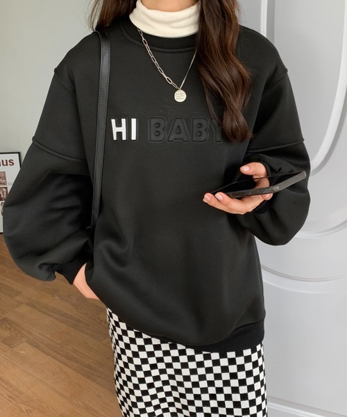 Diosfront（ディオスフロント）の「ルーズシルエットエンボス加工裏起毛トレーナー（スウェット・レディース・ブラック/ダークブラウン/グリーン・FREE）」の2枚目の写真