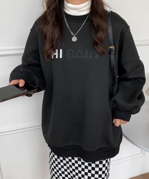 Diosfront（ディオスフロント）の「ルーズシルエットエンボス加工裏起毛トレーナー（スウェット・レディース・ブラック/ダークブラウン/グリーン・FREE）」の4枚目の写真