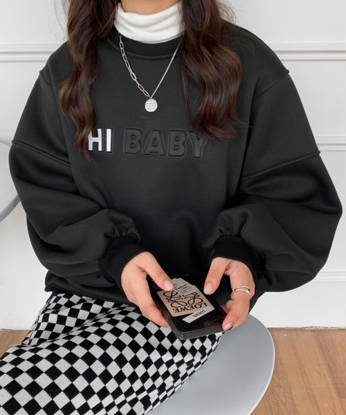 Diosfront（ディオスフロント）の「ルーズシルエットエンボス加工裏起毛トレーナー（スウェット・レディース・ブラック/ダークブラウン/グリーン・FREE）」の11枚目の写真