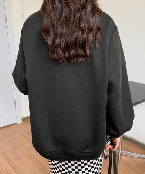 Diosfront（ディオスフロント）の「ルーズシルエットエンボス加工裏起毛トレーナー（スウェット・レディース・ブラック/ダークブラウン/グリーン・FREE）」の19枚目の写真