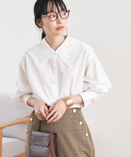 earth music&ecology（アースミュージックアンドエコロジー）の「BIGカラーブラウス（シャツ/ブラウス・レディース・オフホワイト/ブラック/ベージュ系その他2/ブルー系その他6・FREE）」の2枚目の写真