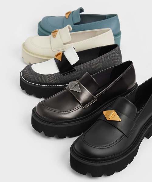 CHARLES & KEITH（チャールズ & キース）の「メタリック