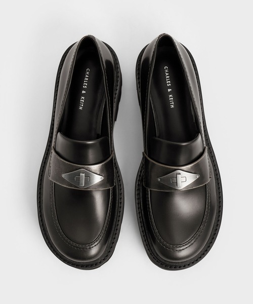 CHARLES & KEITH（チャールズ & キース）の「メタリック