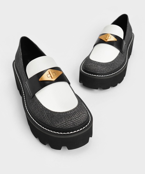 CHARLES & KEITH（チャールズ & キース）の「メタリックアクセント