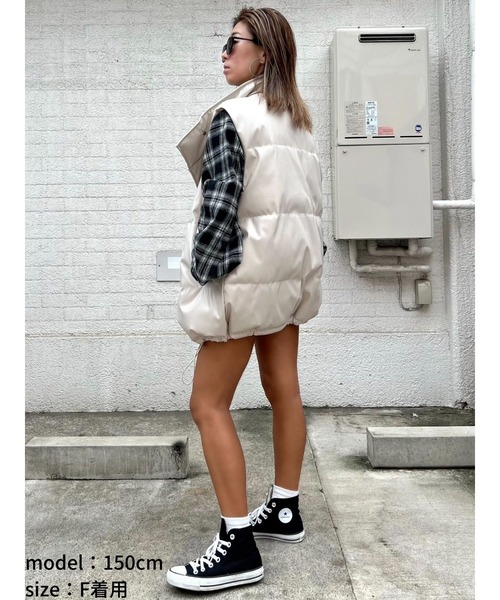 EGOIST(エゴイスト)の「フェイクレザー中綿ベスト(その他アウター・レディース・ブラック/アイボリー・FREE)」の8枚目の写真