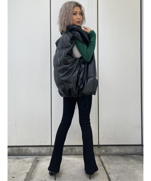 EGOIST(エゴイスト)の「フェイクレザー中綿ベスト(その他アウター・レディース・ブラック/アイボリー・FREE)」の10枚目の写真