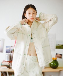 寛大なインテリアの刺繍ジャケット
