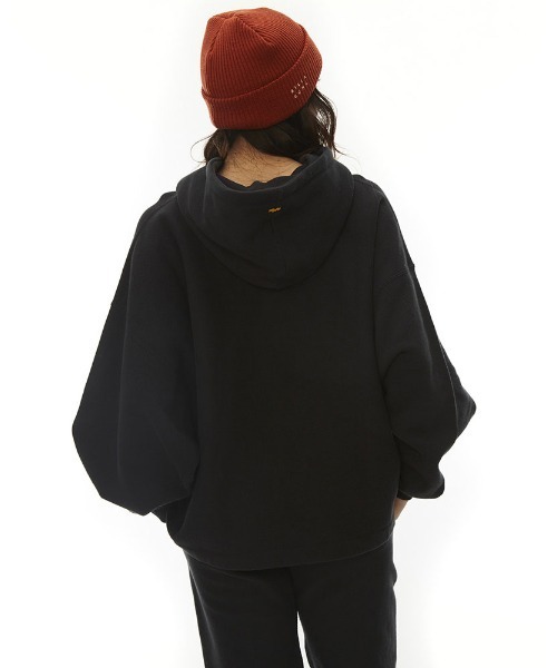 BILLABONG(ビラボン)の「BILLABONG レディース HEAVY BARREL CROPED SWEAT PARKA パーカー 【2022年秋冬モデル】/ビラボンプルオーバーパーカー(パーカー・レディース・ブラック/バーガンディー/グレー・MEDIUM/LARGE)」の6枚目の写真