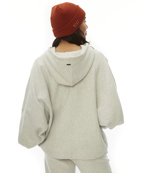 BILLABONG(ビラボン)の「BILLABONG レディース HEAVY BARREL CROPED SWEAT PARKA パーカー 【2022年秋冬モデル】/ビラボンプルオーバーパーカー(パーカー・レディース・ブラック/バーガンディー/グレー・MEDIUM/LARGE)」の5枚目の写真