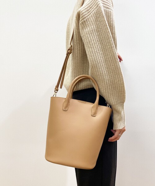 OPAQUE.CLIP（オペークドットクリップ）の「◆バケツミドルトートバッグ【2WAY】（トートバッグ・レディース・キャメル/オフホワイト/ブラック・00）」の3枚目の写真