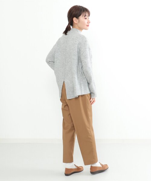 LBC(エルビーシー)の「【ふんわり柔らか】バックデザインメランジニット(ニット/セーター・レディース・ベージュ/グリーン/チャコールグレー/オフホワイト・M)」の18枚目の写真