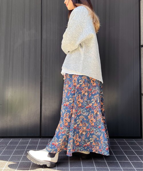 LBC(エルビーシー)の「【ふんわり柔らか】バックデザインメランジニット(ニット/セーター・レディース・ベージュ/グリーン/チャコールグレー/オフホワイト・M)」の13枚目の写真