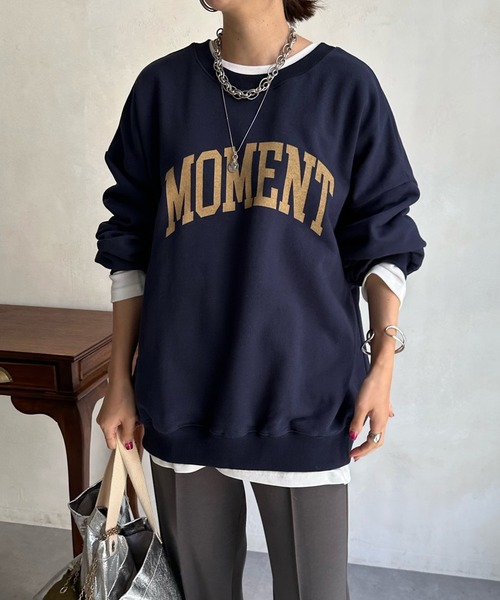 DouDou(ドゥドゥ)の「MOMENT ロゴスウェット(スウェット・レディース・ネイビー/グレイッシュベージュ/オフホワイト・FREE)」の3枚目の写真