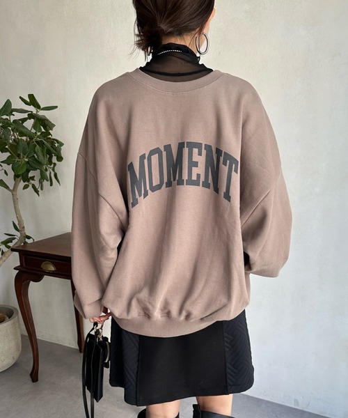 DouDou(ドゥドゥ)の「MOMENT ロゴスウェット(スウェット・レディース・ネイビー/グレイッシュベージュ/オフホワイト・FREE)」の1枚目の写真