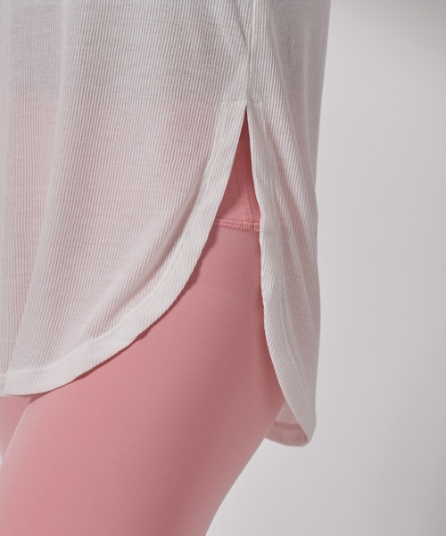 Alo Yoga（アロヨガ）の「【alo】Ribbed Peak Tank リブピークタンク（チューブトップ）」 - WEAR