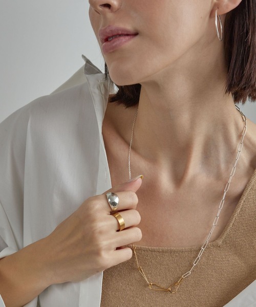 PAS TIERRA（パティエラ）の「【Lien】SV30mフープピアス（ピアス（両耳用）・レディース・シルバー/イエローゴールド・FREE）」の4枚目の写真