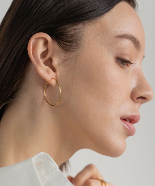 PAS TIERRA（パティエラ）の「【Lien】SV30mフープピアス（ピアス（両耳用）・レディース・シルバー/イエローゴールド・FREE）」の5枚目の写真