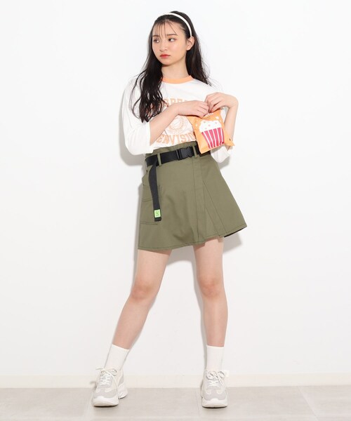 PINK-latte(ピンクラテ)の「ミリタリーベルトデザインスカート(スカート・キッズ・ブラック/カーキ・14/15 /16)」の5枚目の写真