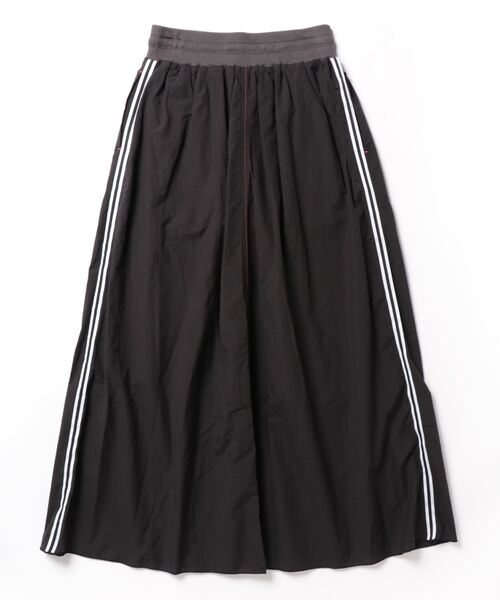 Q（キュー）の「サイドラインフレアスカート（スカート・レディース・ライトグレー/ブラック・MEDIUM）」の5枚目の写真