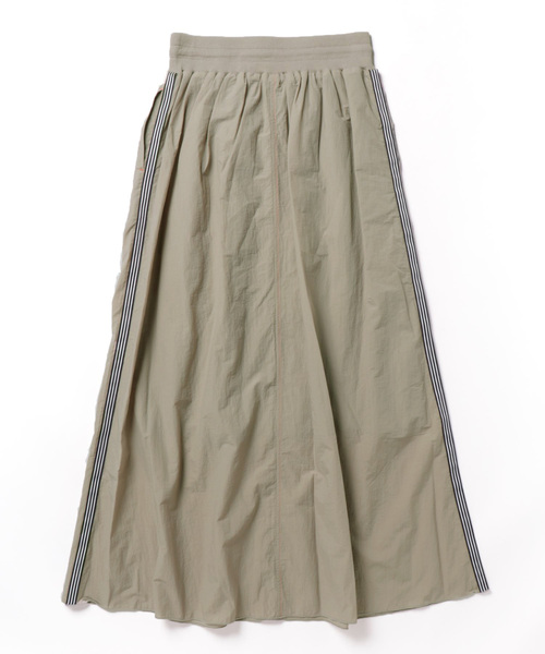 Q（キュー）の「サイドラインフレアスカート（スカート・レディース・ライトグレー/ブラック・MEDIUM）」の6枚目の写真