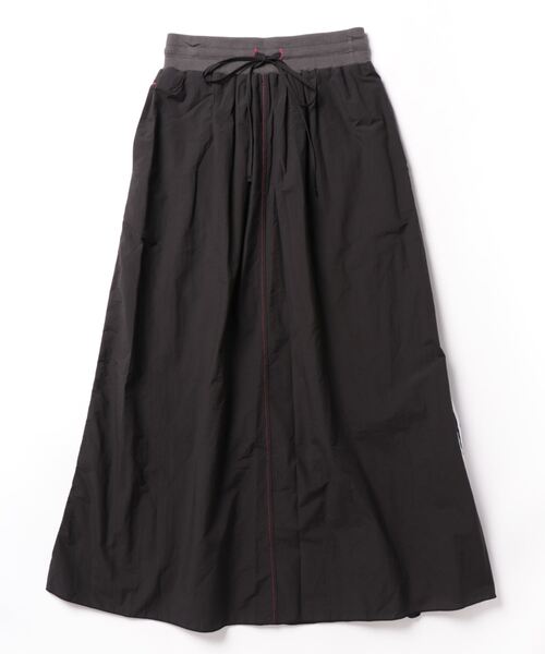 Q（キュー）の「サイドラインフレアスカート（スカート・レディース・ライトグレー/ブラック・MEDIUM）」の3枚目の写真