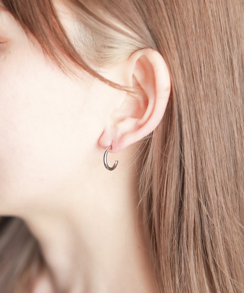 INNOCENT(イノセント)の「『Stainless』 Half Hoop Pierce 15mm-ハーフ フープピアス(ピアス(両耳用)・レディース・シルバー/ゴールド・FREE)」の4枚目の写真