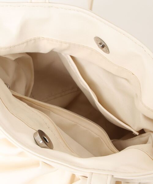 florist（フローリスト）の「【4色展開】【軽量】4段フリルレザートートバッグ（トートバッグ・レディース・シルバー/ブラック/オフホワイト/ラベンダー・FREE）」の13枚目の写真