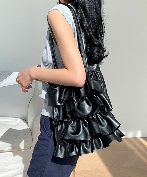 florist（フローリスト）の「【4色展開】【軽量】4段フリルレザートートバッグ（トートバッグ・レディース・シルバー/ブラック/オフホワイト/ラベンダー・FREE）」の3枚目の写真