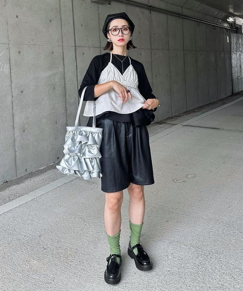 florist（フローリスト）の「【4色展開】【軽量】4段フリルレザートートバッグ（トートバッグ・レディース・シルバー/ブラック/オフホワイト/ラベンダー・FREE）」の17枚目の写真