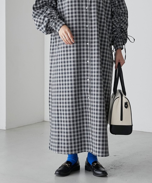 BONLECILL(ボンルシール)の「ドロストスリーブロングシャツワンピース(シャツワンピース・レディース・ブラック系1/ブルー/オフホワイト/ネイビー系1・FREE)」の20枚目の写真