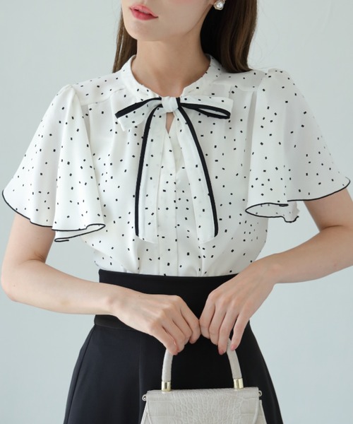 tocco closet(トッコ クローゼット)の「【ZOZO限定柄あり】マルチWAYボウタイリボン×パールピン配色ブラウス(シャツ/ブラウス・レディース・ブラック/ドット/その他/オフホワイト・M)」の4枚目の写真