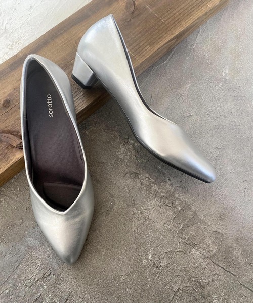 SOROTTO(ソロット)の「ふかふか3Dインソール/かかとがズレない走れるジェル付Vカットプレーンパンプス(パンプス・レディース・ブラック/ホワイト/シルバー/ブルー/ライトブラウン/ピンク・23.0cm/23.5cm/24.0cm/22.5cm/24.5cm/25.0cm/22.0cm)」の6枚目の写真