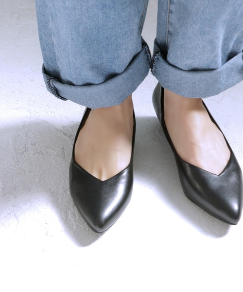 SOROTTO(ソロット)の「ふかふか3Dインソール/かかとがズレない走れるジェル付Vカットプレーンパンプス(パンプス・レディース・ブラック/ホワイト/シルバー/ブルー/ライトブラウン/ピンク・23.0cm/23.5cm/24.0cm/22.5cm/24.5cm/25.0cm/22.0cm)」の3枚目の写真