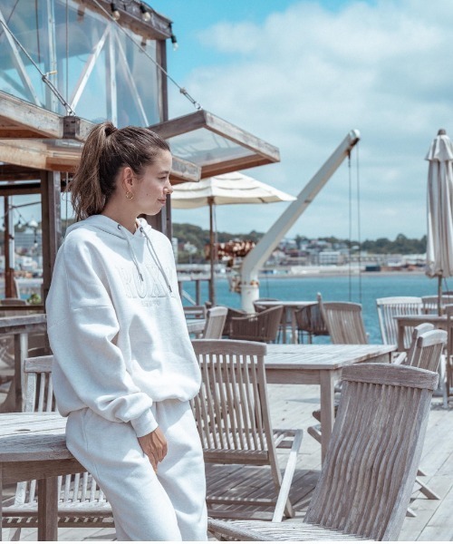 ROXY(ロキシー)の「JIVY HOODIE/ロキシー裏起毛オーバーサイズシルエットシンプルプルオーバーパーカー・フーディ(スウェット・レディース・ブラック/グリーン/グレー・SMALL/LARGE/MEDIUM/X-LARGE)」の16枚目の写真