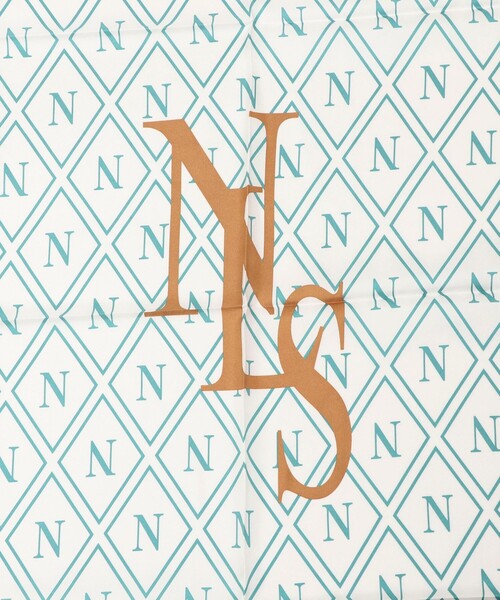 NOLLEY’S（ノーリーズ）の「シルクプリントスカーフ88（バンダナ/スカーフ・レディース・ベージュ/ネイビー・FREE）」の5枚目の写真