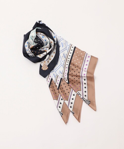 NOLLEY’S（ノーリーズ）の「シルクプリントスカーフ88（バンダナ/スカーフ・レディース・ベージュ/ネイビー・FREE）」の7枚目の写真