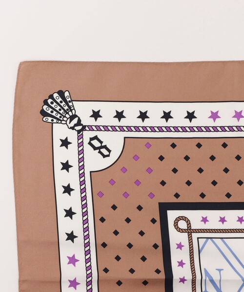 NOLLEY’S（ノーリーズ）の「シルクプリントスカーフ88（バンダナ/スカーフ・レディース・ベージュ/ネイビー・FREE）」の8枚目の写真