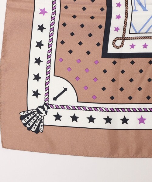 NOLLEY’S（ノーリーズ）の「シルクプリントスカーフ88（バンダナ/スカーフ・レディース・ベージュ/ネイビー・FREE）」の9枚目の写真