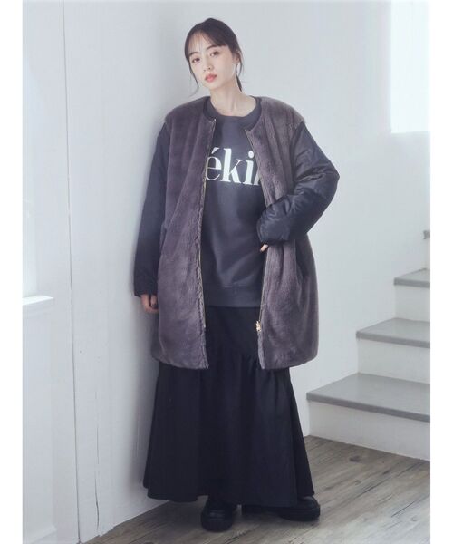 earth music&ecology(アースミュージックアンドエコロジー)の「ファー&キルティングリバーシブルコート(その他アウター・レディース・ブラック/アイボリー/ベージュ・M/L)」の4枚目の写真