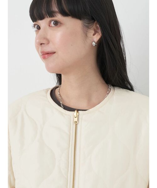 earth music&ecology(アースミュージックアンドエコロジー)の「ファー&キルティングリバーシブルコート(その他アウター・レディース・ブラック/アイボリー/ベージュ・M/L)」の22枚目の写真