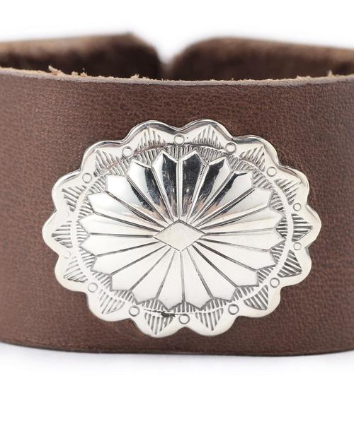 BEAUTY&YOUTH UNITED ARROWS（ビューティーアンドユースユナイテッドアローズ）の「BY DICK ELKINS NAVAJO レザーワイドブレスレット（ブレスレット・レディース・ブラウン・フリー）」の6枚目の写真