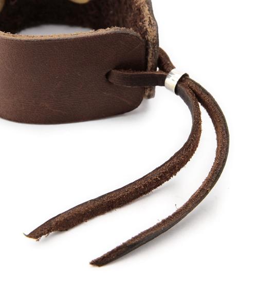 BEAUTY&YOUTH UNITED ARROWS（ビューティーアンドユースユナイテッドアローズ）の「BY DICK ELKINS NAVAJO レザーワイドブレスレット（ブレスレット・レディース・ブラウン・フリー）」の2枚目の写真