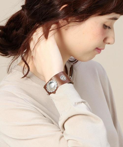 BEAUTY&YOUTH UNITED ARROWS（ビューティーアンドユースユナイテッドアローズ）の「BY DICK ELKINS NAVAJO レザーワイドブレスレット（ブレスレット・レディース・ブラウン・フリー）」の3枚目の写真