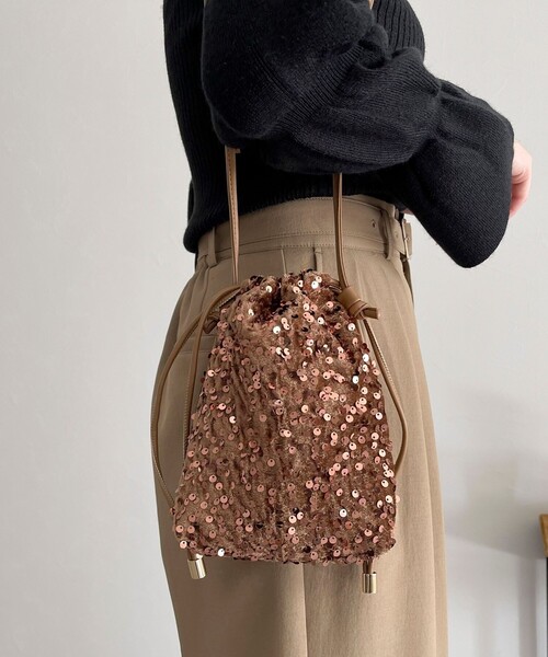 fredy emue（フレディエミュ）の「スパンコール巾着ショルダーバッグ（ショルダーバッグ・レディース・ブラック系その他4/ゴールド/シルバー・FREE）」の3枚目の写真