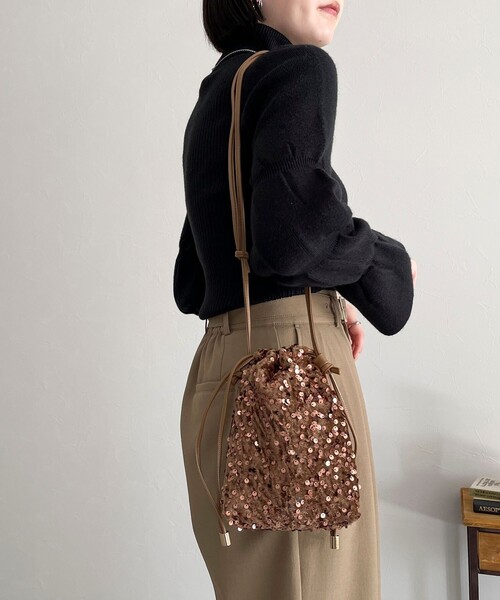 fredy emue（フレディエミュ）の「スパンコール巾着ショルダーバッグ（ショルダーバッグ・レディース・ブラック系その他4/ゴールド/シルバー・FREE）」の4枚目の写真