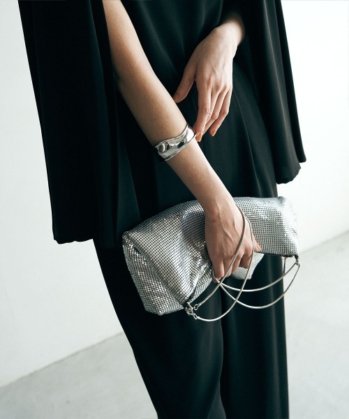 marjour(マージュール)の「GLOSS TRIMMING BANGLE(バングル/リストバンド・レディース・シルバー/ゴールド・FREE)」の6枚目の写真